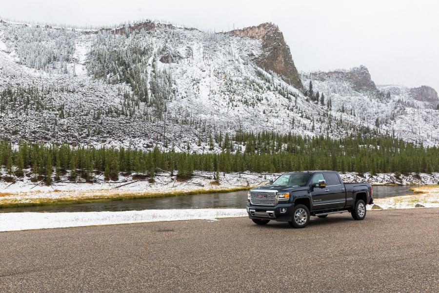  GMC Sierra 2500 HD Denali Crew Cab 2016 года  (фото 10 из 11)